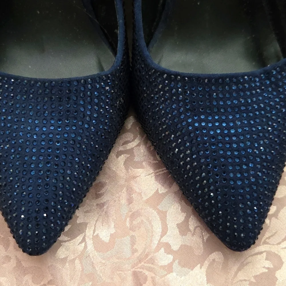 Le Chateau Rinestone Emblished  Heel Pump Classic Deep Navy Blue Sz 7US Shoe - Picture 5 of 10